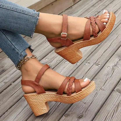 Sandalias Selene: Tendencia Gladiadora y Confort en Altura