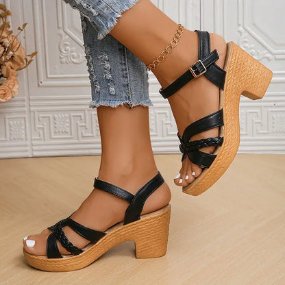 Sandalias Selene: Tendencia Gladiadora y Confort en Altura