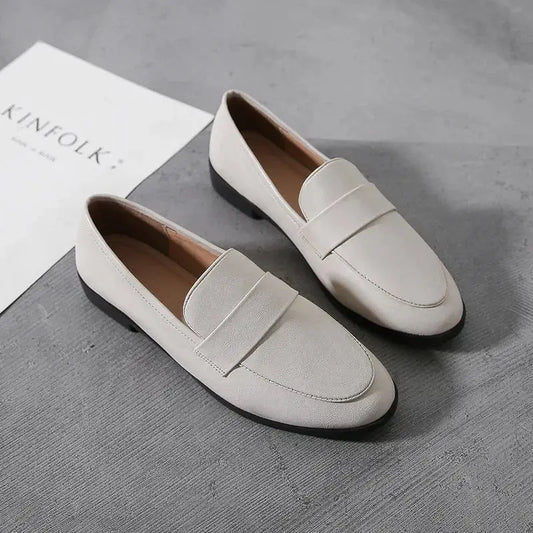 Mocasines Maya: Estilo Británico y Elegancia de Entretiempo