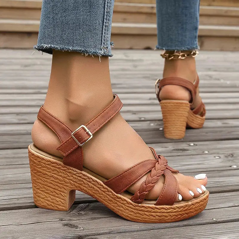Sandalias Selene: Tendencia Gladiadora y Confort en Altura