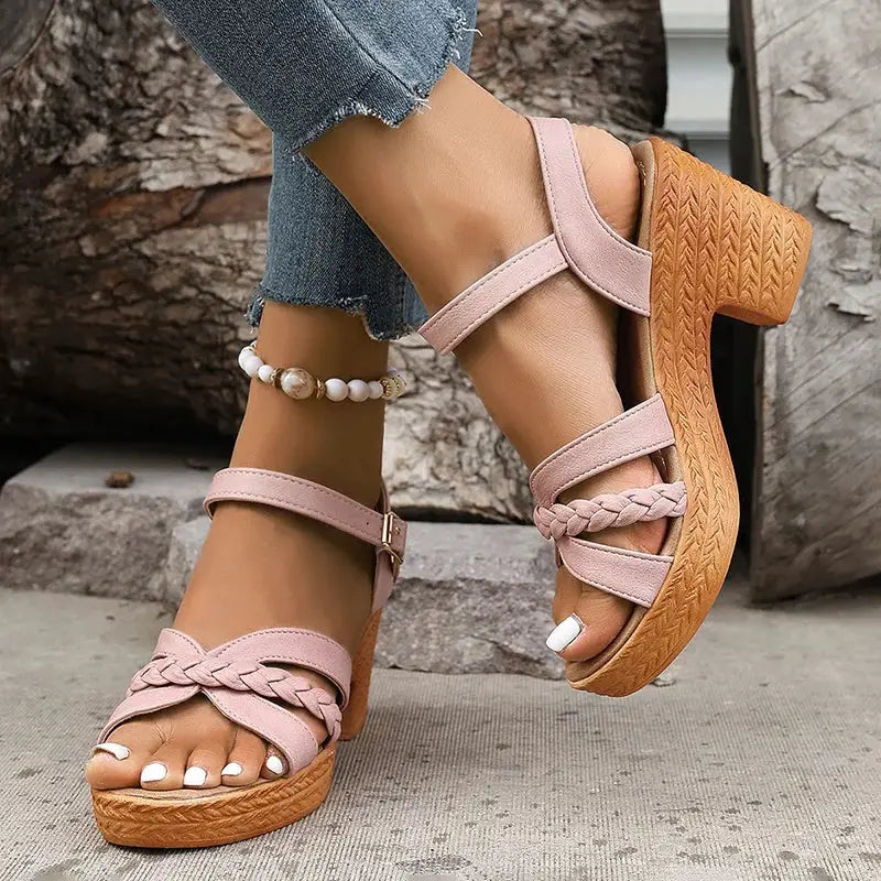 Sandalias Selene: Tendencia Gladiadora y Confort en Altura
