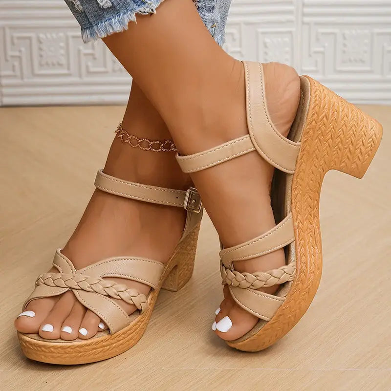 Sandalias Selene: Tendencia Gladiadora y Confort en Altura