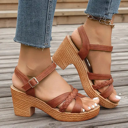 Sandalias Selene: Tendencia Gladiadora y Confort en Altura