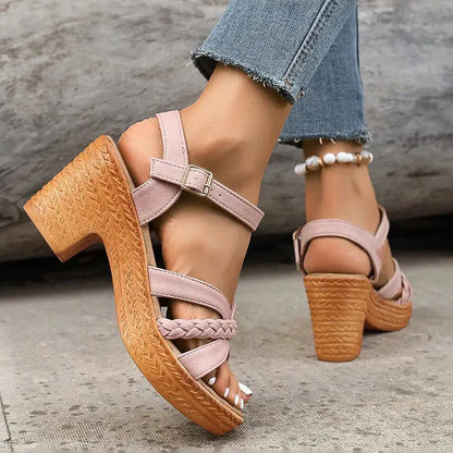Sandalias Selene: Tendencia Gladiadora y Confort en Altura