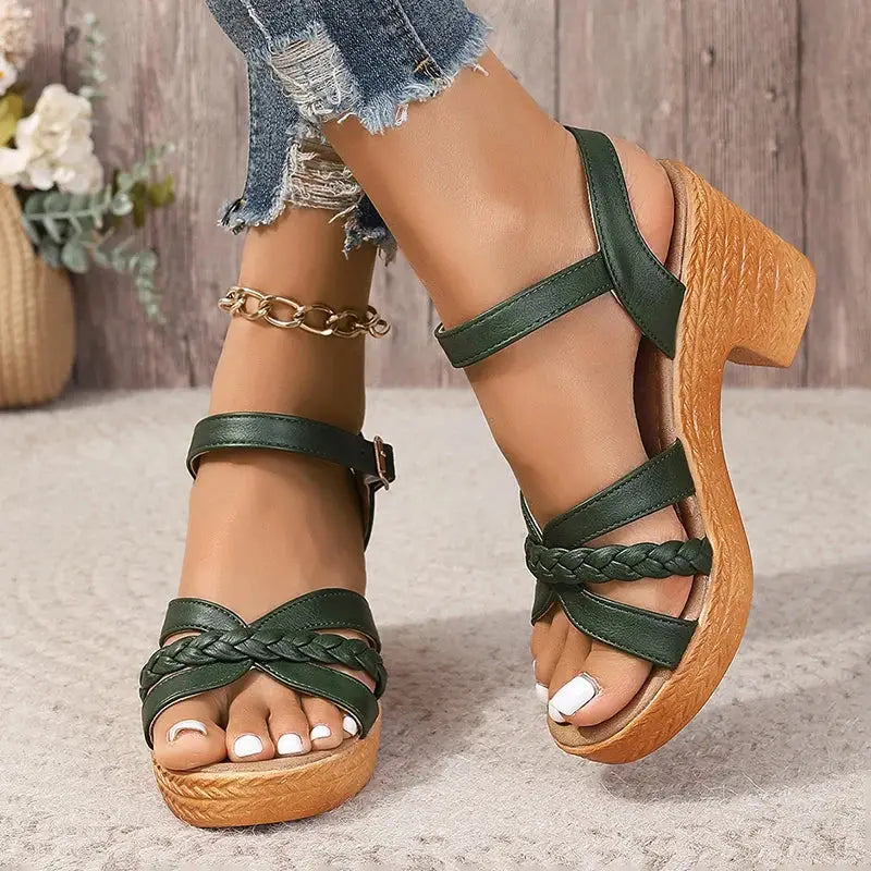 Sandalias Selene: Tendencia Gladiadora y Confort en Altura
